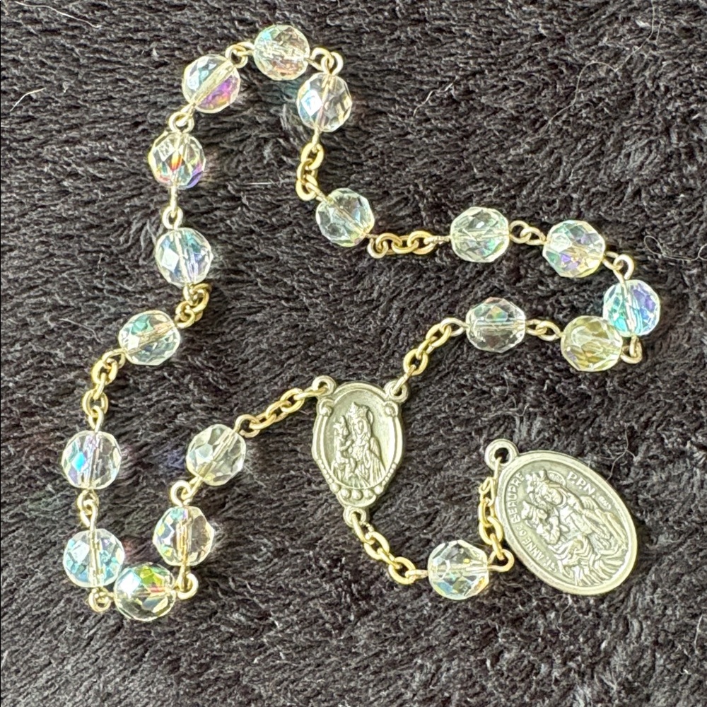 Iridescent VINTAGE GLASS Beads. 
From ITALY.
St.Anne de Beaupré